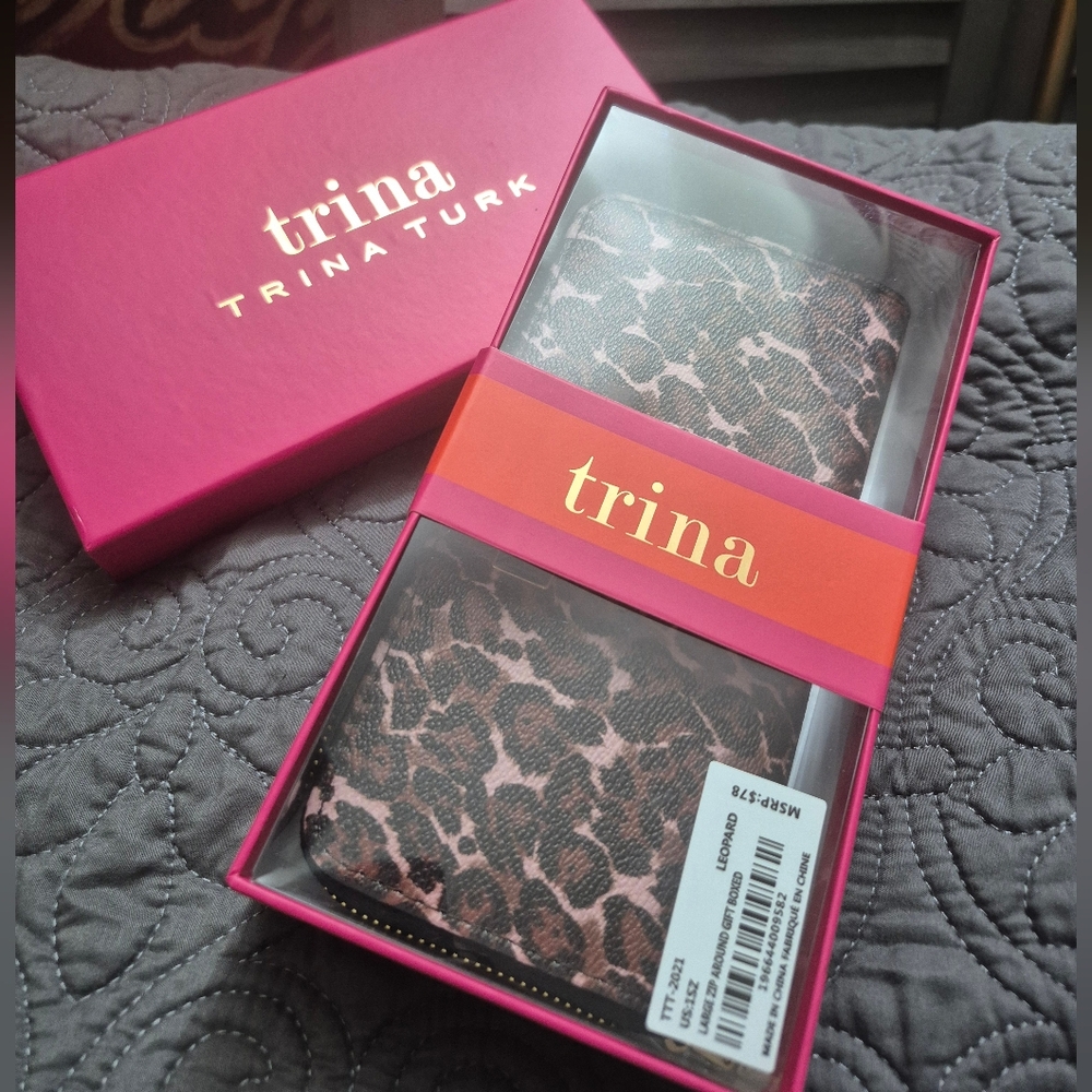 NWT Trina Turk Leopard Print Large Leather Wallet - Picture 3 of 6